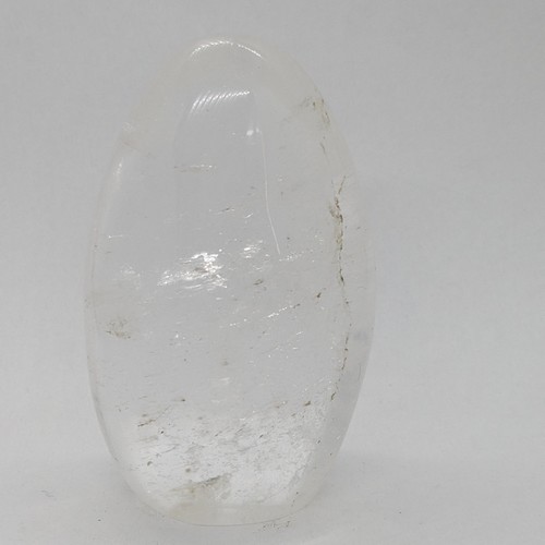 Forme libre cristal de roche, pierre de clarté et d’harmonie.