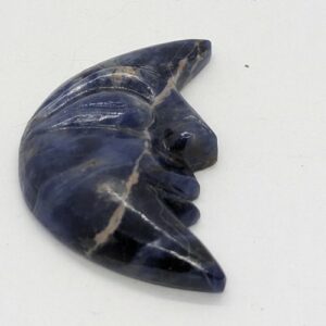Lune sodalite, pierre de la clarté mentale.
