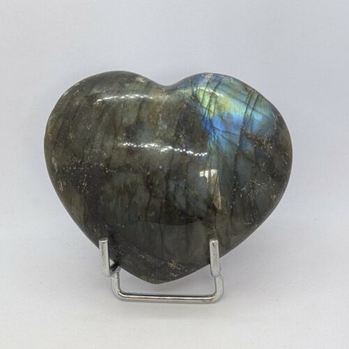 Coeur en labradorite, pierre de protection.