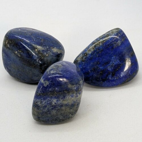 Pierre roulée en Lapis Lazuli, pierre de paix intérieure.