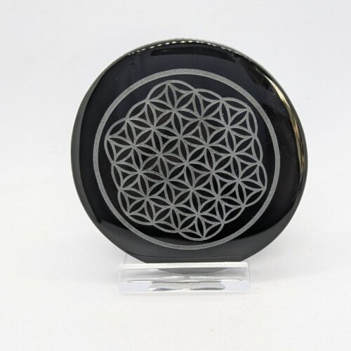 Disque gravé en obsidienne noire, pierre d’ancrage.