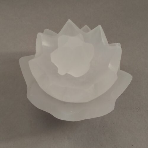 Fleur de lotus en sélénite, pierre de paix.