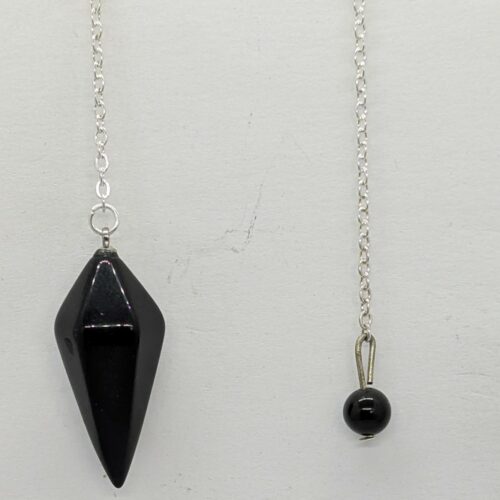 Pendule en obsidienne noire.