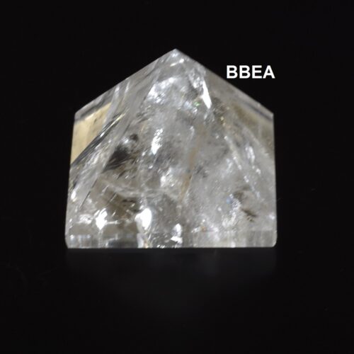 Pyramide en cristal de roche, pierre de recentrage.
