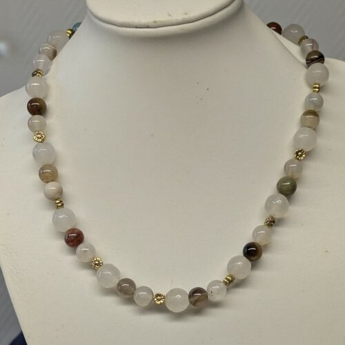 Collier en agate de Botswana, pierre de stabilité.