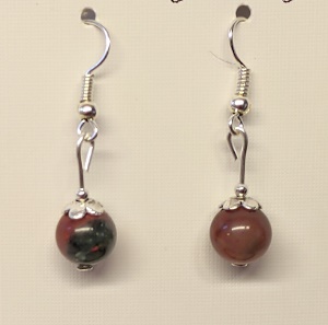 Boucles d’oreilles jaspe héliotrope, pierre de vitalité.